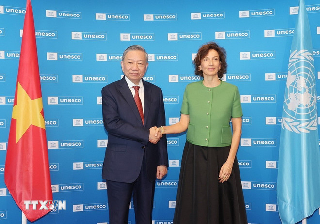 Tổng Giám đốc UNESCO Audrey Azoulay đón Tổng Bí thư, Chủ tịch nước Tô Lâm. (Ảnh: Trí Dũng/TTXVN) ttxvn-tong-bi-thu-to-lam-unesco.jpg