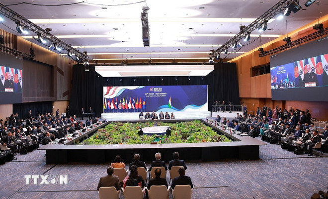 Der 22. ASEAN-Indien-Gipfel. (Foto: Duong Giang/VNA) ttxvn-thu-tuong-tham-du-hoi-nghi-cap-cao-asean-an-do-lan-thu-22-4.jpg