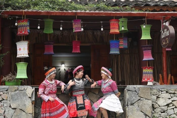 Sắc màu văn hóa bản địa ở làng Pả Vi Hạ (Tuyên Quang). (Ảnh: TTXVN)