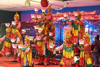 Nhã nhạc Cung đình Huế và múa Cung đình Huế được giới thiệu tại Australia. (Ảnh: Bộ VHTTDL)