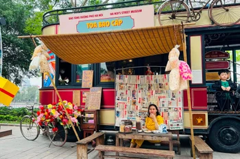 Một góc "bảo tàng" trên hành trình "Chạm miền ký ức" Hà Nội. (Ảnh: Mai Mai/Vietnam+)