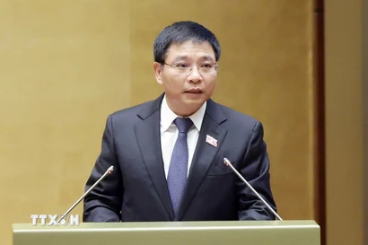 Bộ trưởng Bộ Tài chính Nguyễn Văn Thắng trình bày Tờ trình về dự án Luật Đầu tư (sửa đổi). (Ảnh: Doãn Tấn/TTXVN)