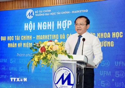 Ông Lê Tấn Cận, Thứ trưởng Bộ Tài Chính phát biểu tại hội nghị. (Ảnh: Trung Tuyến/TTXVN)