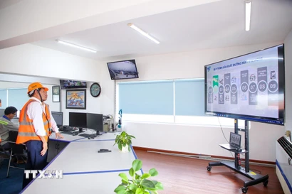 Ứng dụng công nghệ trong quản lý, điều hành và sản xuất tại Tổ hợp Nhà máy đường TTC Sugar, xã Tân Phú, tỉnh Tây Ninh. (Ảnh: Giang Phương/TTXVN)