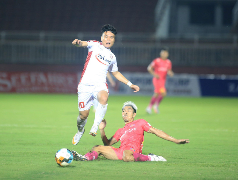 Sài Gòn và TP.HCM cùng tụt lại trong cuộc đua vô địch V-League 2020 sau khi chia điểm nhau ở vòng 3 giai đoạn hai. (Ảnh: Đình Viên/Vietnam+) 