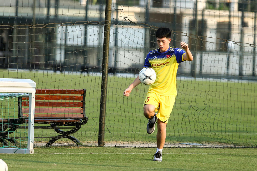 Đình Trọng đang nỗ lực hết mình để có thể bình phục chấn thương dây chằng và kịp dự SEA Games 30. (Ảnh: Nguyên An)