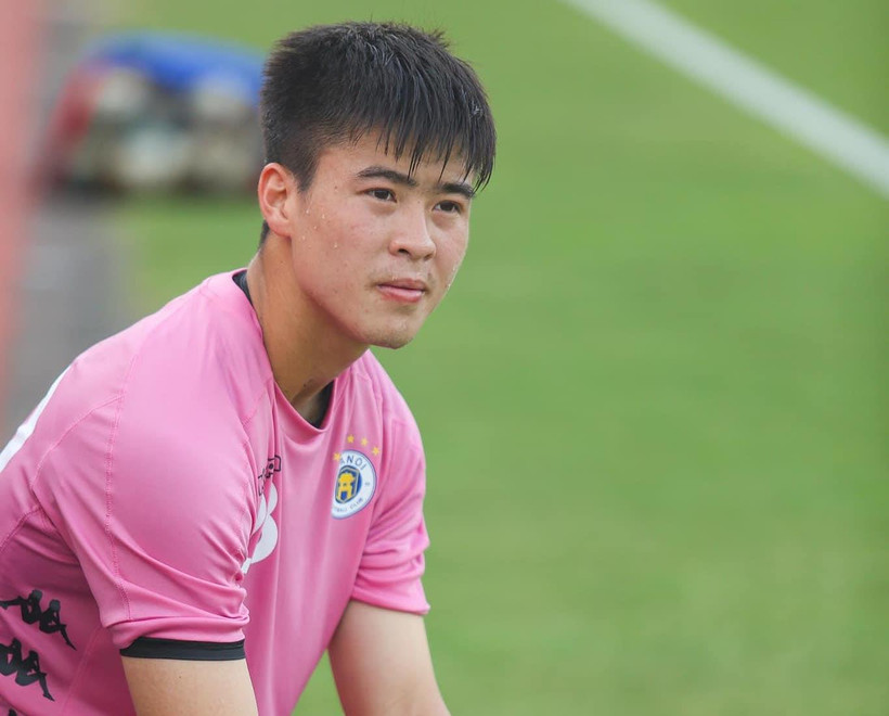 Duy Mạnh gặp chấn thương dây chằng, nghỉ thi đấu dài hạn. (Ảnh: CLB Hà Nội) 