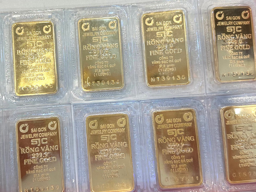 Lực giảm vẫn rất mạnh tới 3,5 triệu đồng, SJC chìm nghỉm về đáy gần 40 ngày. (Ảnh: Vietnam+)