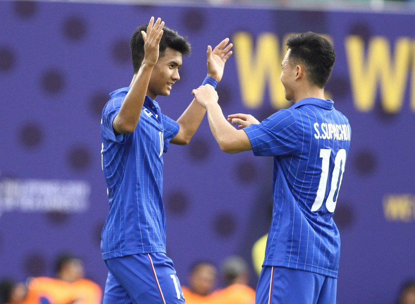 U22 Thái Lan dễ dàng đánh bại U22 Singapore ở lượt trận thứ ba bảng B chiều 1/12 tại môn bóng đá nam SEA Games. (Ảnh: SIamSport)