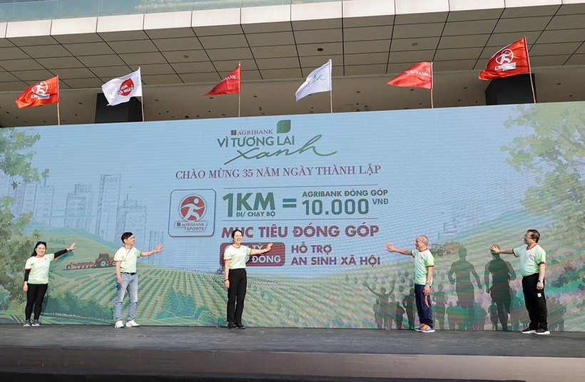 Giải chạy "Agribank - Vì tương lai xanh" đóng góp 35 tỷ đồng hỗ trợ an sinh xã hội. (Ảnh: Vietnam+)