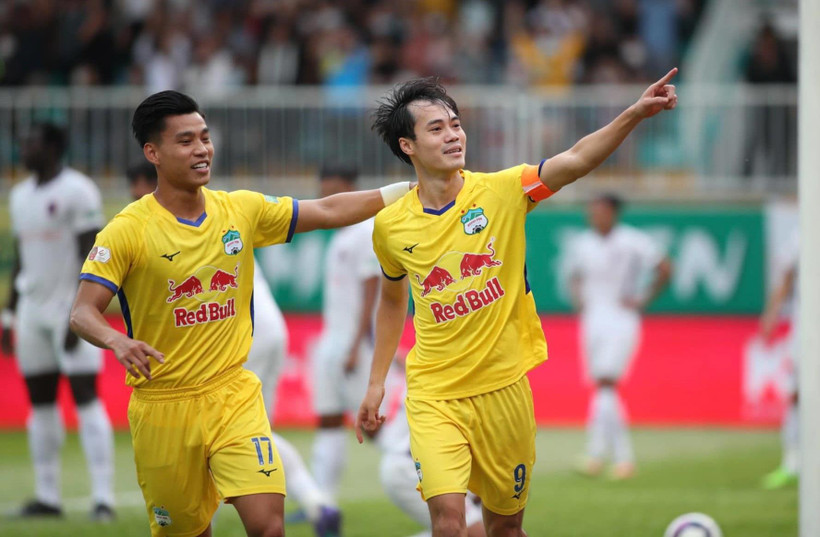 Cuộc đua V-League 2022 ngày một khó lường. (Ảnh: HAGL) 