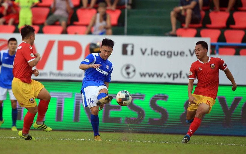 Tiền vệ Hải Huy lạc quan sau chấn thương nặng ở vòng 3 V-League chiều 6/6 trước đối thủ Hồng Lĩnh Hà Tĩnh. (Ảnh: VFF) 