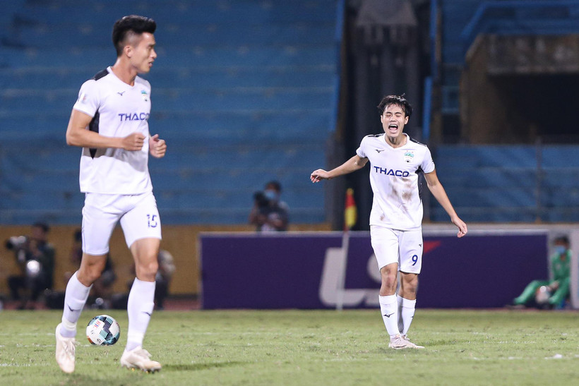 Hoàng Anh Gia Lai tiếp tục chơi kém cỏi, thua đậm 1-3 Than Quảng Ninh ở vòng 3 giai đoạn hai V-League 2020 trên sân Cẩm Phả. (Ảnh: Hiển Nguyễn/Vietnam+)