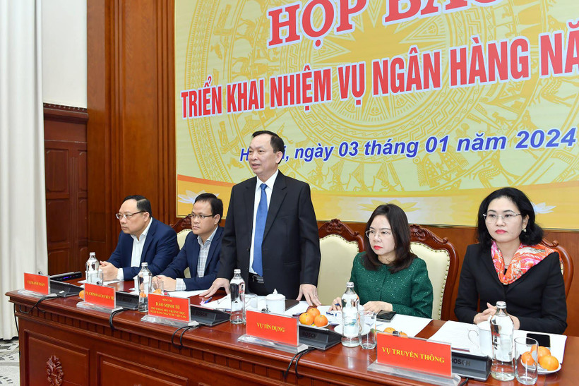 Phó Thống đốc Ngân hàng Nhà nước Đào Minh Tú phát biểu tại họp báo. (Ảnh: PV/Vietnam+)