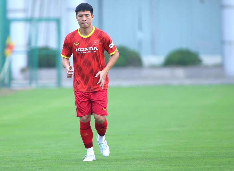 Trung vệ Bùi Tiến Dũng nỗ lực đạt phong độ cao nhất tại AFF Cup 2022. (Ảnh: PV/Vietnam+) 