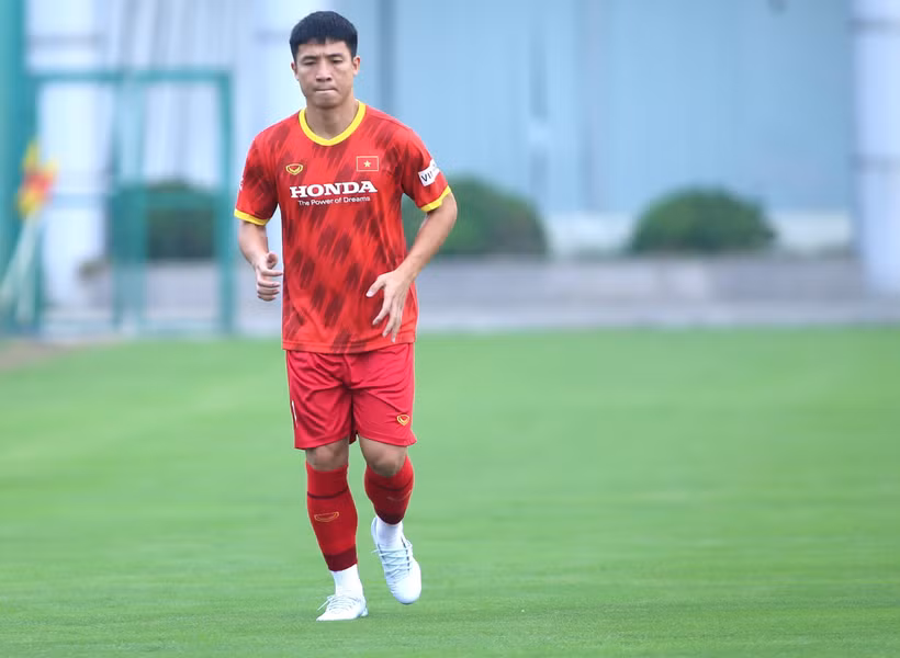 Trung vệ Bùi Tiến Dũng nỗ lực đạt phong độ cao nhất tại AFF Cup 2022. (Ảnh: PV/Vietnam+) 