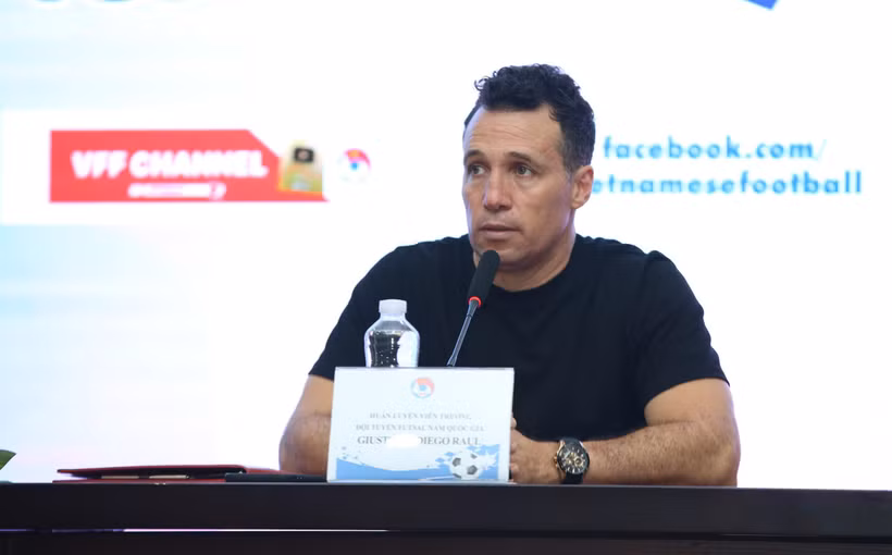 Tân huấn luyện viên đội tuyển futsal Việt , ông Diego Raul Giustozzi. (Ảnh: CTV/Vietnam+) 