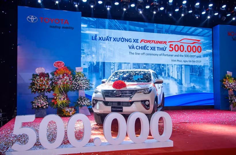 Toyota Việt Nam kỷ niệm cột mốc xuất xưởng chiếc xe thứ 500.000 và chào đón mẫu Fortuner quay trở lại lắp ráp. (Ảnh nguồn: TMV)