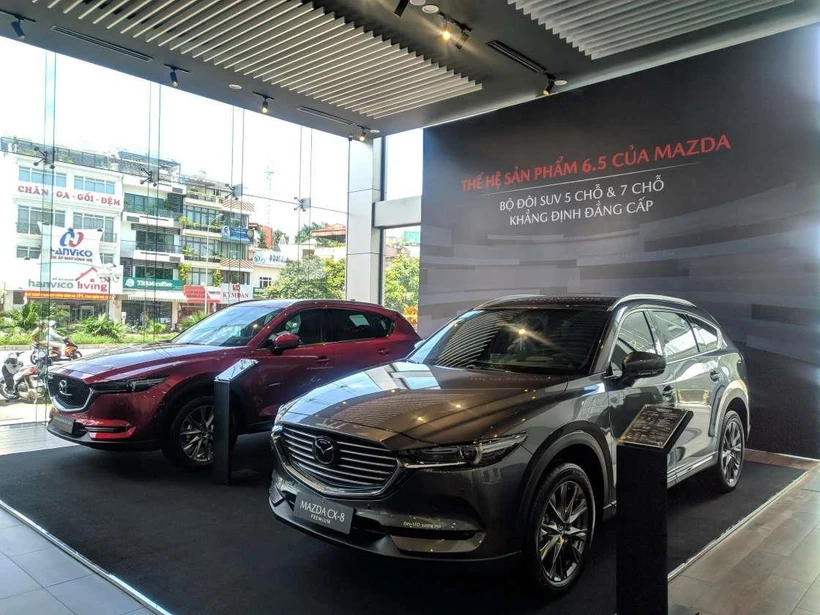 Nhiều đại lý xe liên tục tung ra các chính sách ưu đãi cực lớn để kích cầu người mua sắm đến cuối năm. (Ảnh minh họa: Minh Hiếu/Vietnam+)