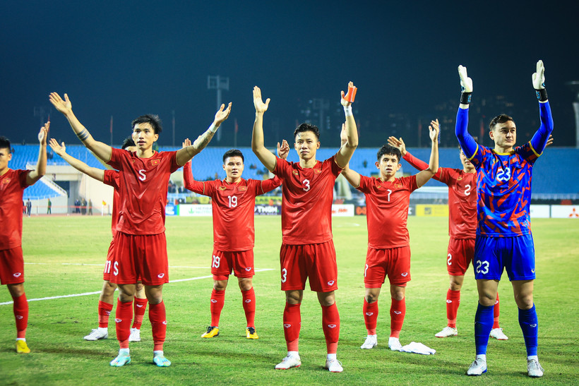 Đội tuyển Việt Nam hy vọng người hâm mộ luôn đồng hành và ủng hộ dù chiến thắng hay thất bại. (Ảnh: PV/Vietnam+) 