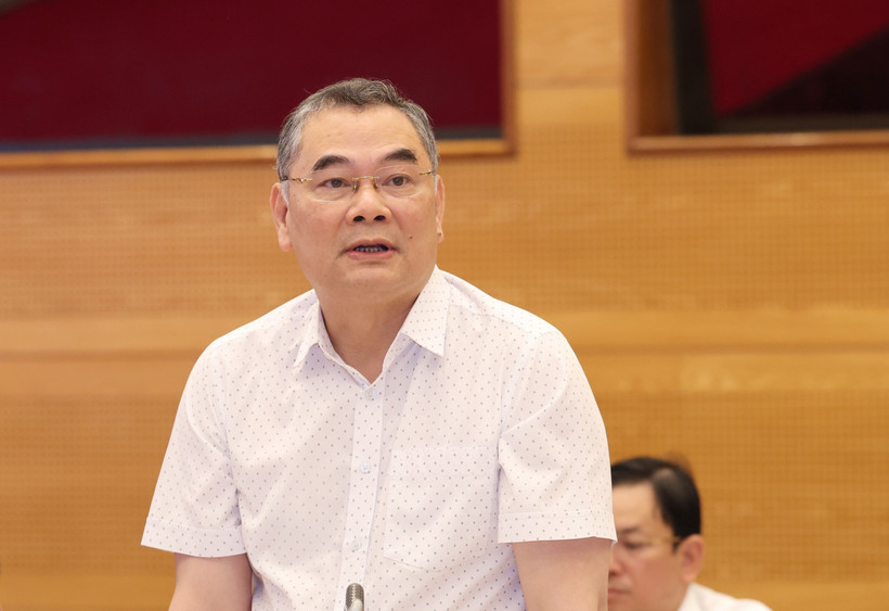 Trung tướng Tô Ân Xô, người phát ngôn Bộ Công an trả lời tại họp báo Chính phủ. (Ảnh: Vietnam+)