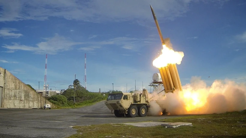 Ảnh tư liệu: Một vụ thử Hệ thống phòng thủ tên lửa tầm cao giai đoạn cuối (THAAD) của Mỹ. (Nguồn: AFP/TTXVN)