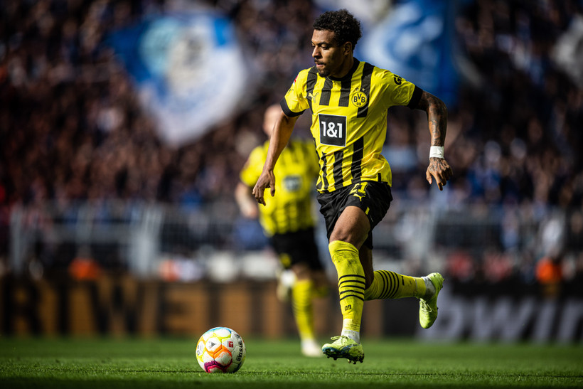 Tiền đạo Doyell Malen của câu lạc bộ Borussia Dortmund hứng thú với món phở tại Việt Nam. (Ảnh: CLB Dortmund)