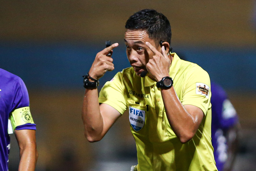 Trước ngày V-League 2020 trở lại sau khi bị hoãn lần hai, công tác trọng tài một lần nữa được đặt dấu hỏi. (Ảnh: Hiển Nguyễn/Vietnam+) 