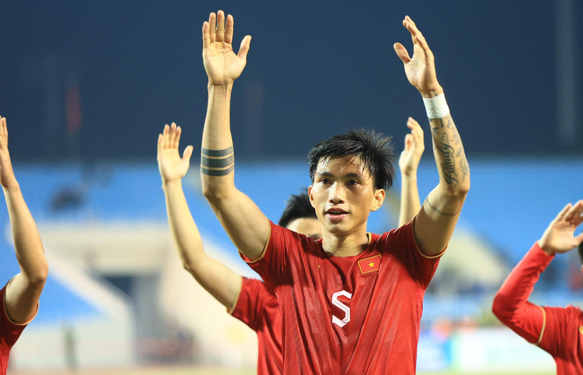 Đoàn Văn Hậu có thể khiến tuyển Việt Nam gặp bất lợi vì lối chơi chủ động phạm lỗi với động tác thừa. (Ảnh: PV/Vietnam+) 