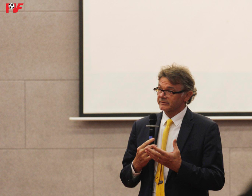 HLV Philippe Troussier được bổ nhiệm làm huấn luyện viên trưởng U18 Việt Nam. (Ảnh: PVF)