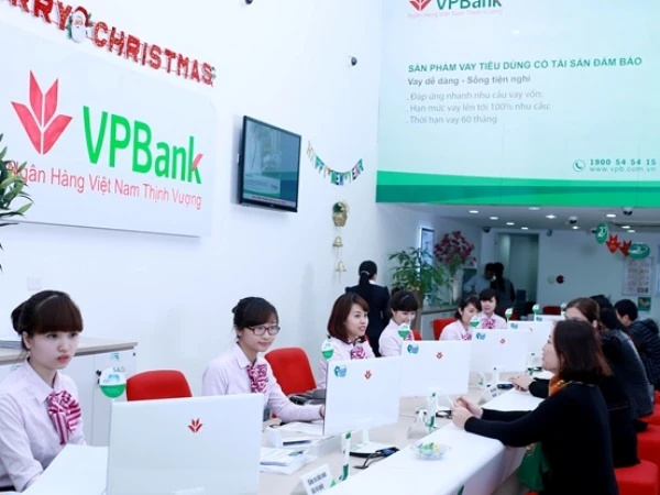 Giao dịch tại VPBank. (Ảnh: Vietnam+)