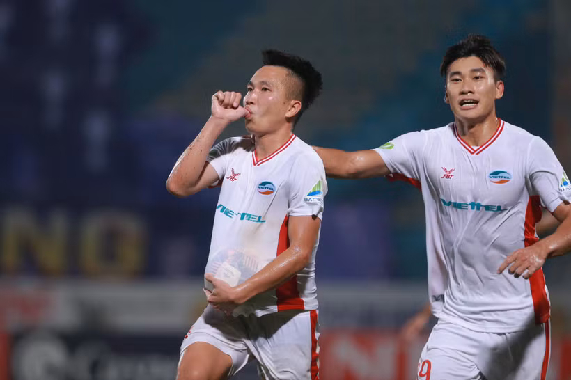 Viettel ghi bàn dẫn trước 1-0 Hà Nội FC ở chung kết cúp Quốc gia, nhưng lại để bị lội ngược dòng. (Ảnh: Hiển Nguyễn/Vietnam+) 