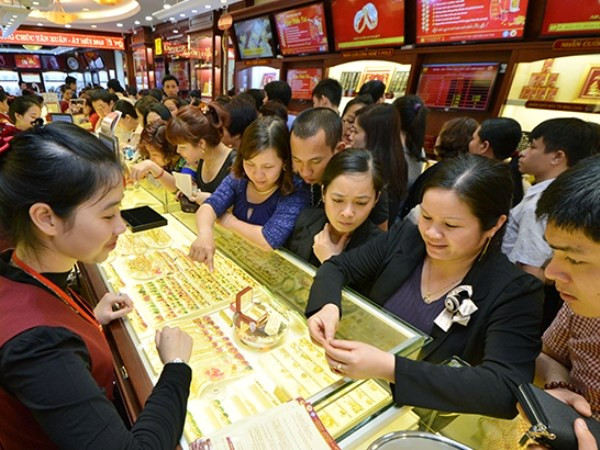 Giá vàng SJC trong nước tiếp tục tăng mạnh. (Ảnh: Vietnam+) 