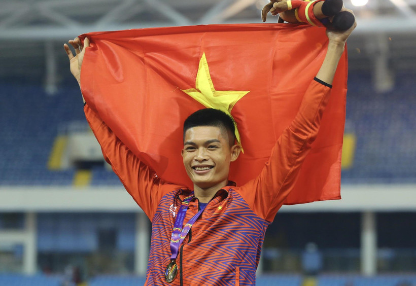 Nhà vô địch SEA Games 31 ở nội dung nhảy xa, Nguyễn Tiến Trọng. (Ảnh: Minh Ngọc/Vietnam+) 