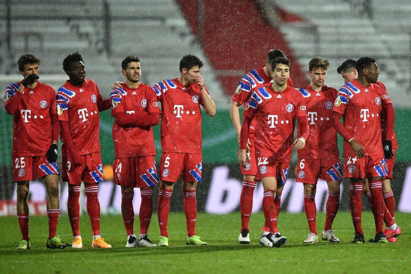 Nhà đương kim vô địch DFB đã bị đội bóng hạng 2 Holstein Kiel loại khỏi DFB Pokal ở ngay vòng 2. (Nguồn: Fcb.com)