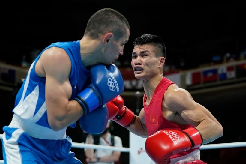 Nguyễn Văn Đương chia tay Olympic Tokyo 2020 với một chiến thắng đầu tiên trước tay đấm người Azerbaijan. (Ảnh: Getty Images) 