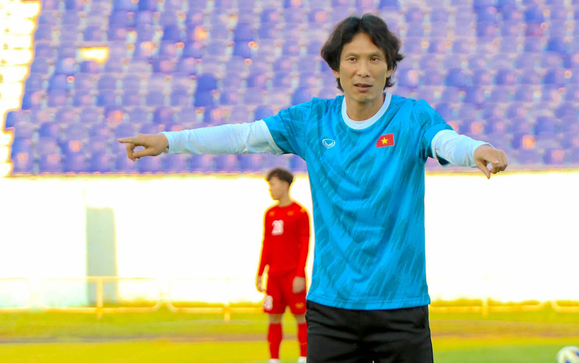 Huấn luyện viên Gong Oh-kyun đứng trước áp lực thành tích khi phải thay thế ông Park Hang-seo. (Ảnh: VFF) 