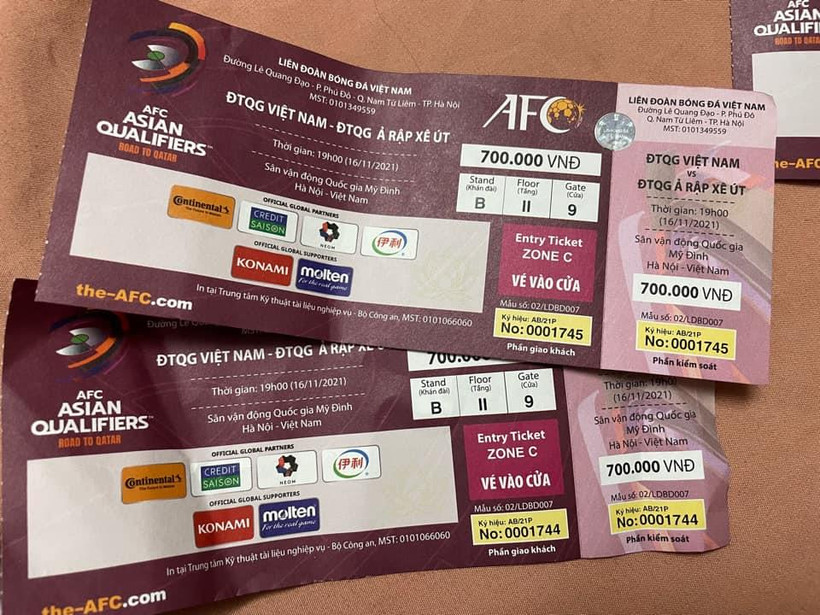 Giá vé giảm từ 3 tới 4 lần so với giá gốc khi nhiều người bán tháo nhưng vẫn không ai mua.