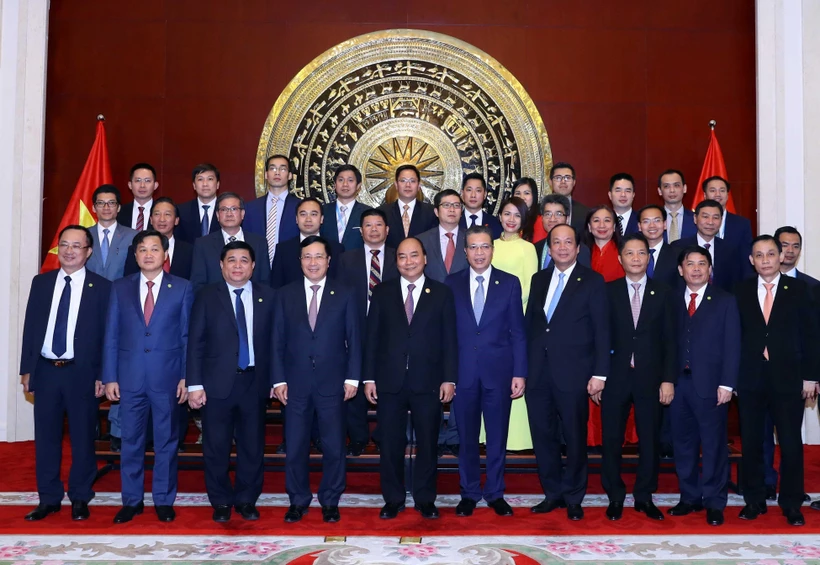 Thủ tướng Nguyễn Xuân Phúc với cán bộ Đại sứ quán và cộng đồng người Việt Nam tại Trung Quốc. (Ảnh: Thống Nhất/TTXVN)