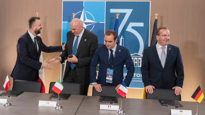 Bộ trưởng Quốc phòng các nước Ba Lan, Italy, Pháp, Đức chuẩn bị ký Thư bày tỏ ý định về việc tham gia sáng kiến “Cách tiếp cận tấn công tầm xa châu Âu” (ELSA) ngày 11/7/2024. (Nguồn: Getty Images)