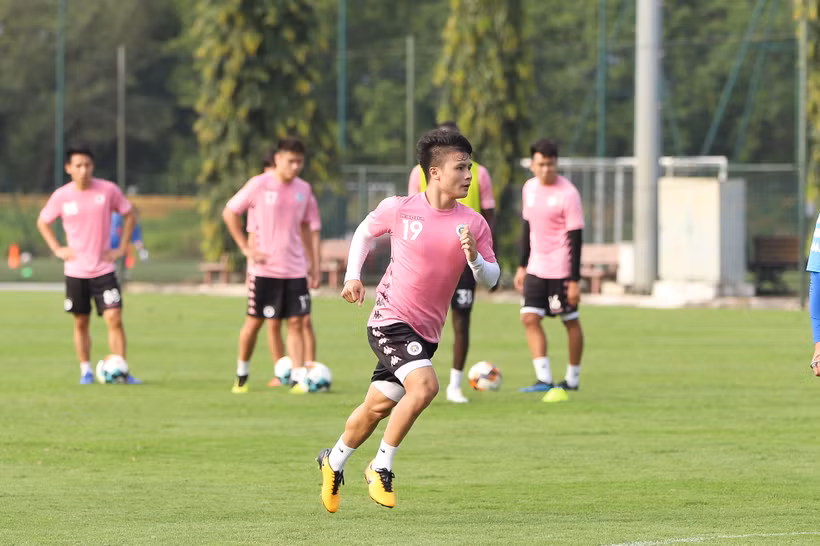 Quang Hải tập luyện sung mãn với Hà Nội FC, sẵn sàng trở lại với các giải đấu bóng đá đỉnh cao. (Ảnh: Hà Nội FC) 
