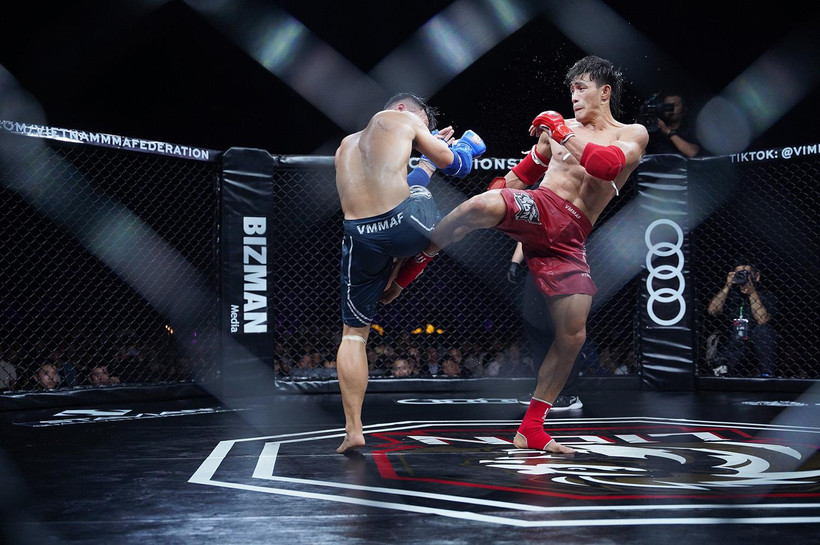 Võ sỹ Nguyễn Trần Duy Nhất đánh bại đối thủ Nguyễn Tiến Long tại sự kiện MMA Lion Championship 2022. (Ảnh: CTV/Vietnam+) 
