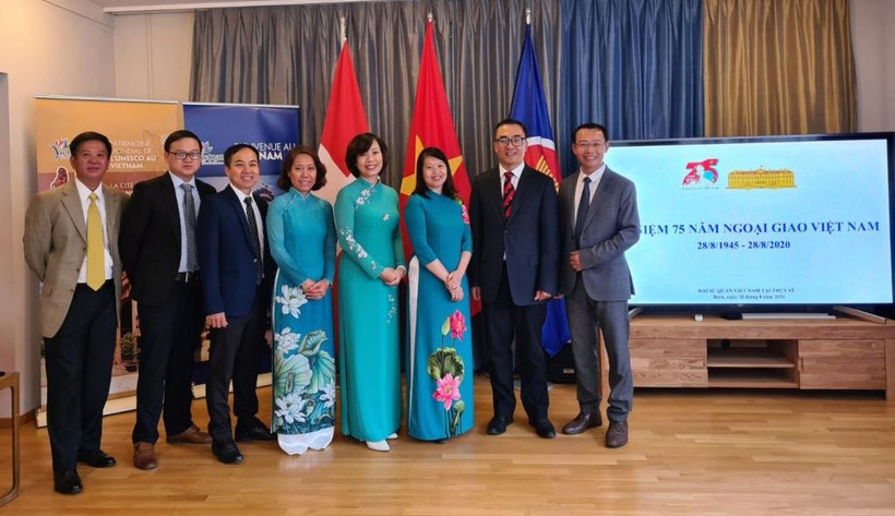 Đại sứ quán Việt Nam tại Thụy Sỹ đã trang trọng tổ chức Lễ kỷ niệm 75 năm thành lập ngành Ngoại giao Việt Nam.