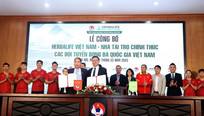 Đội tuyển nam và nữ Việt Nam có thêm nhà tài trợ cho các mục tiêu trong năm 2023. (Ảnh: VFF) 