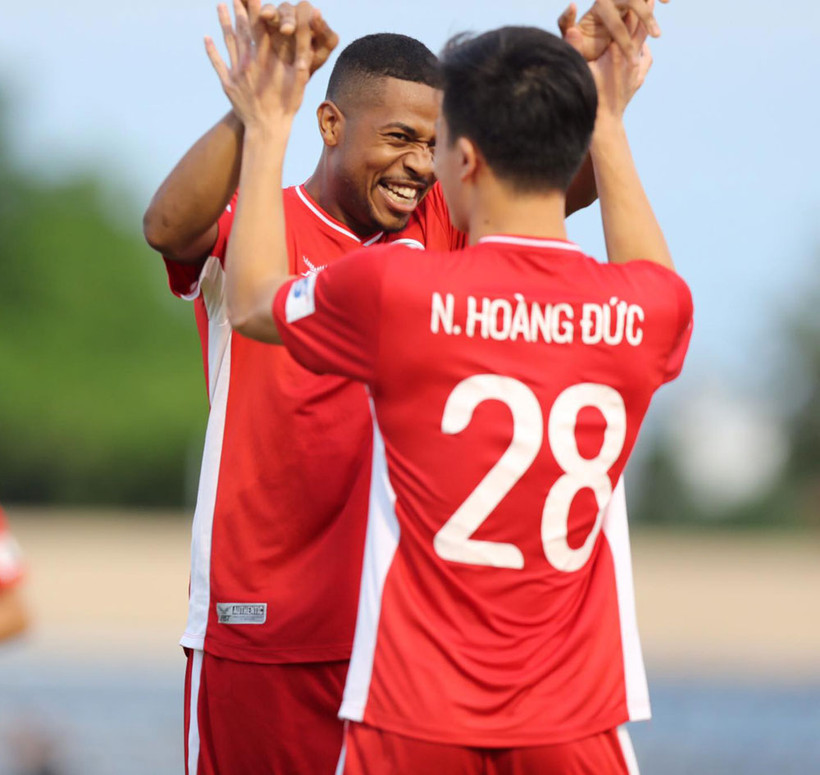 Viettel thắng đậm 3-0 Quảng nam trên sân khách. (Ảnh: VPF) 