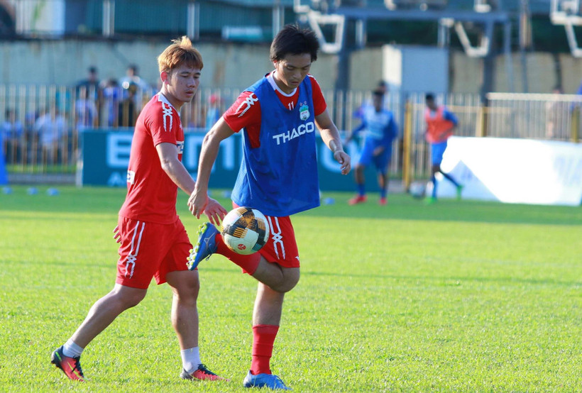 Tuấn Anh chấn thương và không thể ra sân. (Ảnh: Nguyên An/Vietnam+)