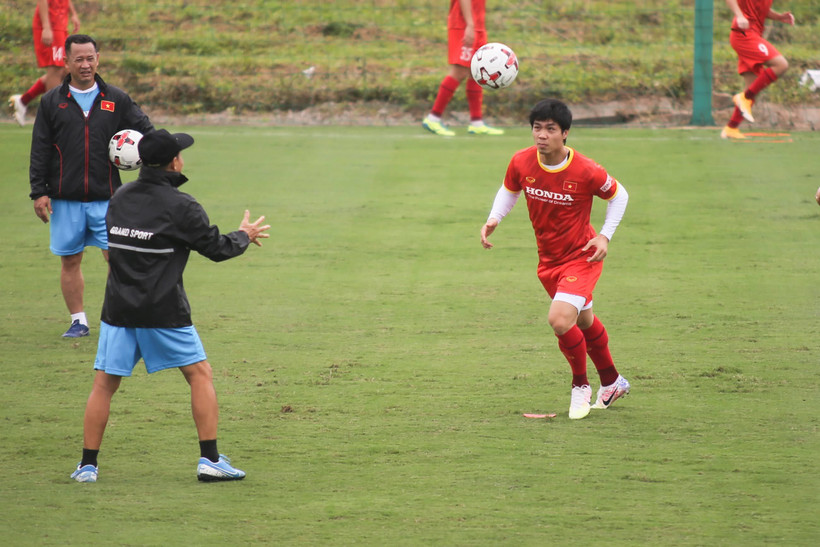 Đội tuyển Việt Nam tập luyện vào buổi trưa 9/5. (Ảnh: PV/Vietnam+) 