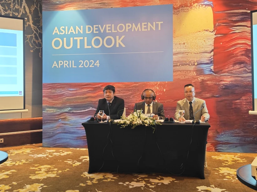 ADB giữ nguyên dự báo mức tăng trưởng 6%. (Ảnh: PV/Vietnam+)