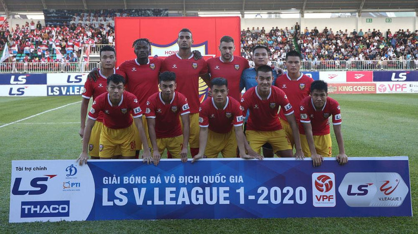 Hồng Lĩnh Hà Tĩnh gặp bất lợi ngay trước vòng 9 V-League khi tiền đạo chủ lực bị cấm thi đấu. (Ảnh: VPF) 