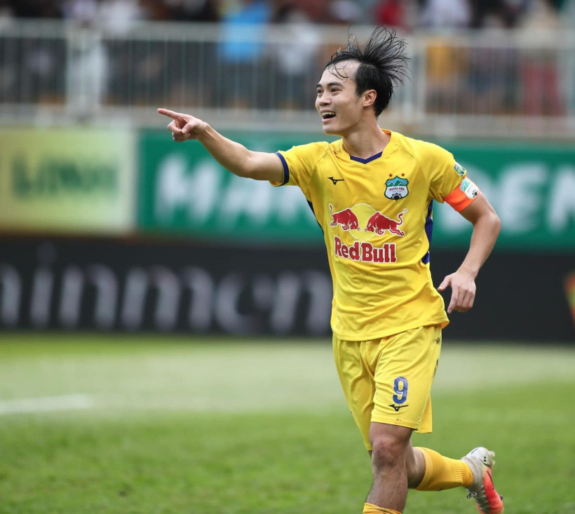 Văn Toàn ăn mừng bàn thắng đầu tiên ở V-League 2022. (Ảnh: HAGL) 